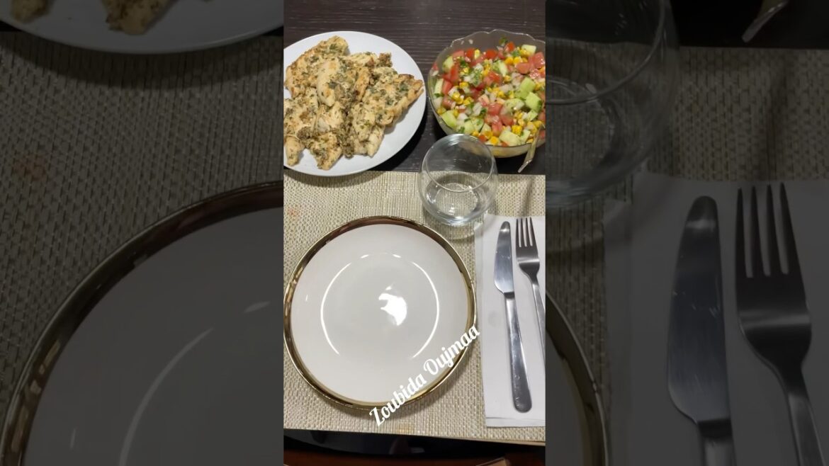 سلطة مغربية خفيفة مع ستيك دجاج مشحر بطريقة ولا أروع