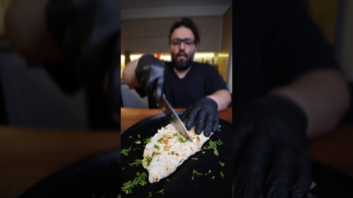 Turkish meat sandwich... #lahmacun #sandwich #meat #meatlovers #asmr #mukbang #cheese #food