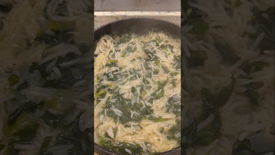 Спанакоризо греческий рис с шпинатом