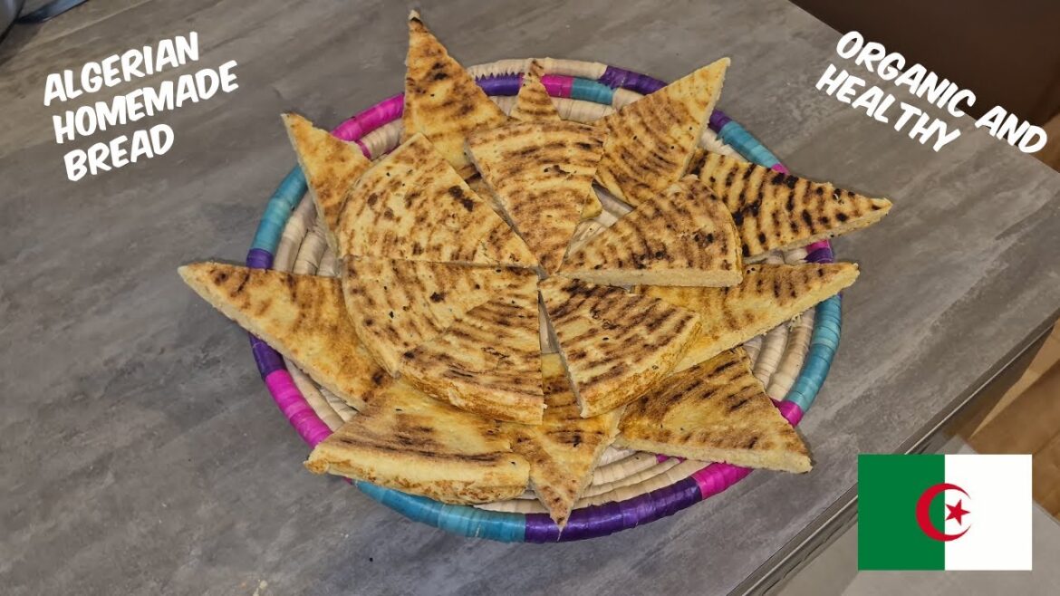 Algerian homemade bread “KESRA” Algerian homemade bread "KESRA"