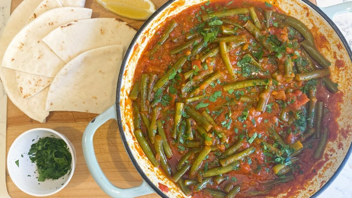 LEBANESE STEWED GREEN BEANS (LOUBIEH BI ZEIT)