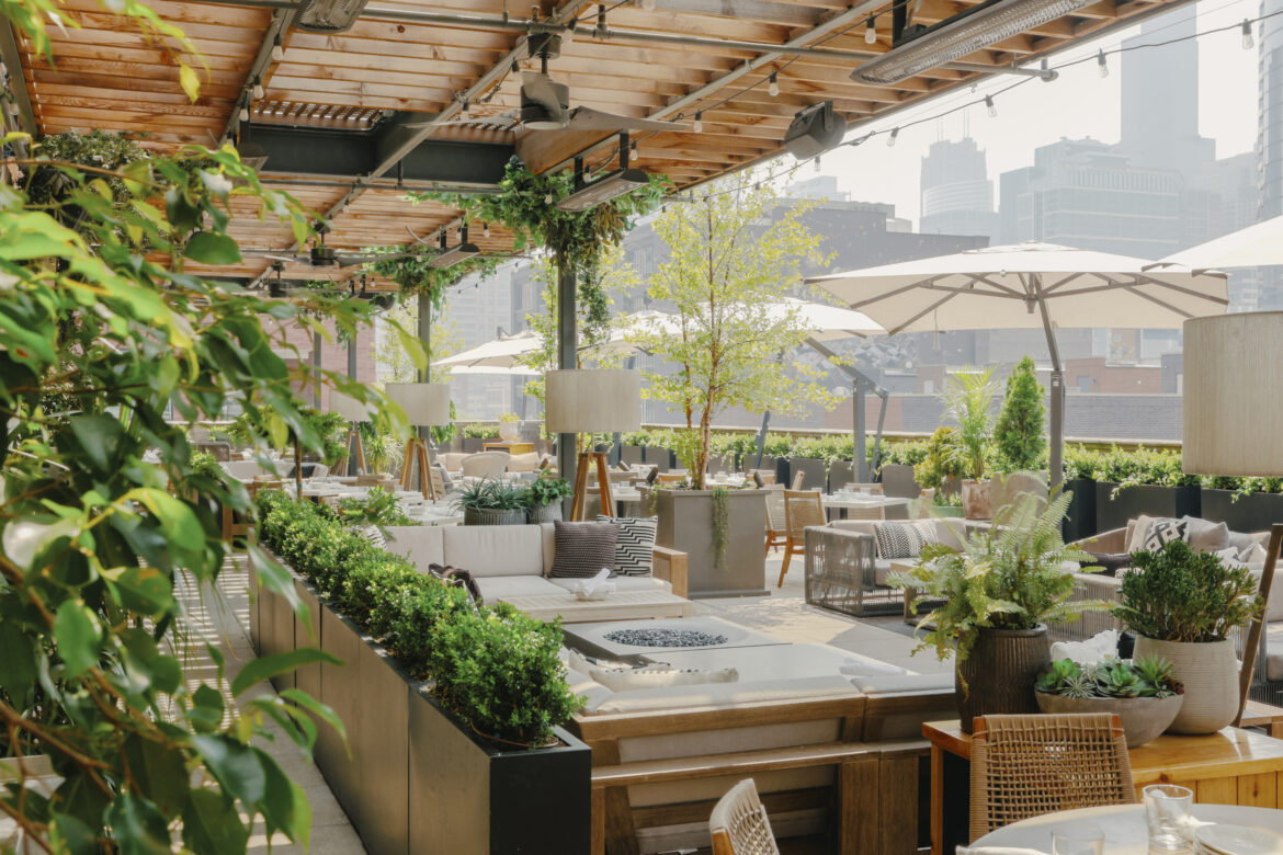 21 Best Rooftop Restaurants in Chicago for Outdoor Dining 21 Best Rooftop Restaurants in Chicago for Outdoor Dining