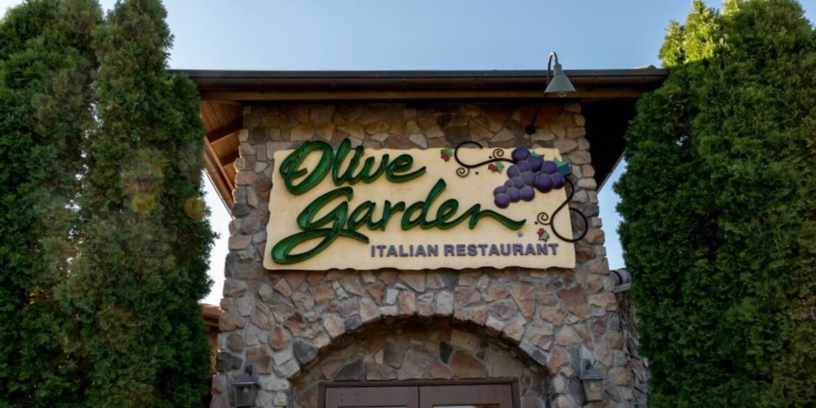 Olive Garden sends couple to Italy after photo shoot goes viral Olive Garden sends couple to Italy after photo shoot goes viral