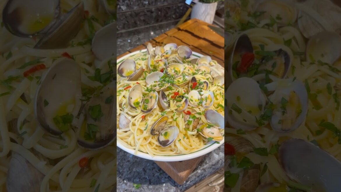 Linguine Alle vongole #italianfood #clams #pasta #food #recipe #cooking #youtubevideo #italian Linguine Alle vongole #italianfood #clams #pasta #food #recipe #cooking #youtubevideo #italian