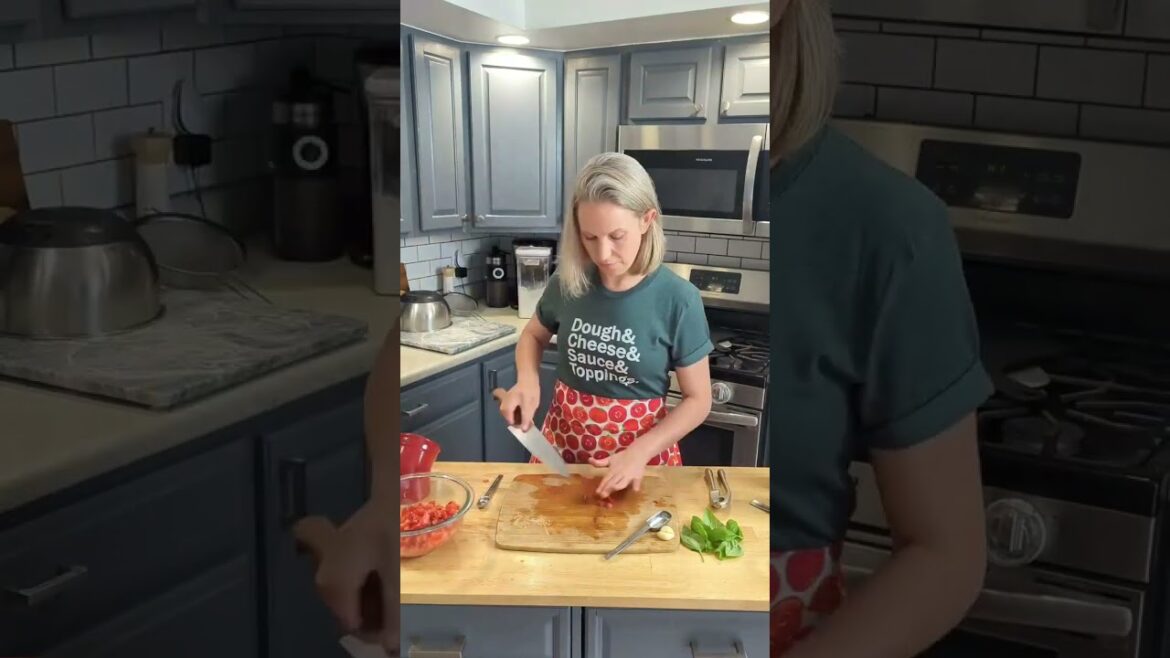 How to Make Tomato Bruschetta Pizza | Thursday Night Pizza How to Make Tomato Bruschetta Pizza | Thursday Night Pizza