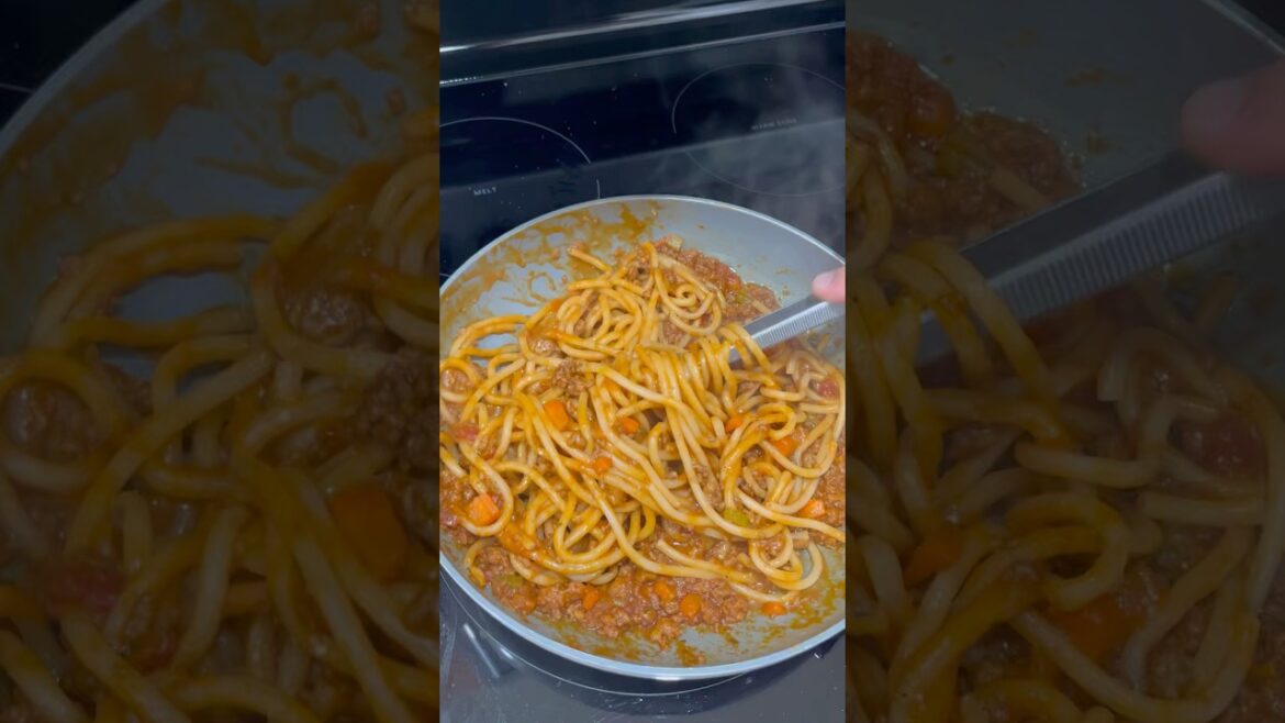 If You Love Pasta, You Need This Bucatini Bolognese #pasta #perfectpasta #easypasta #homemadepasta