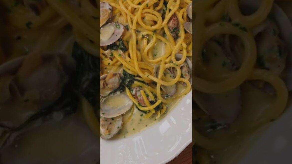 HOMEMADE GARLIC CLAM LINGUINE PASTA FOR DINNER! #shorts #foodlover #foodie #food #asmr