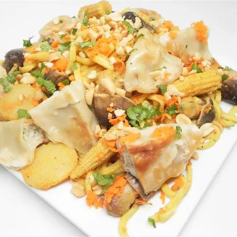 Potsticker Salad | Photo by Soup Loving Nicole