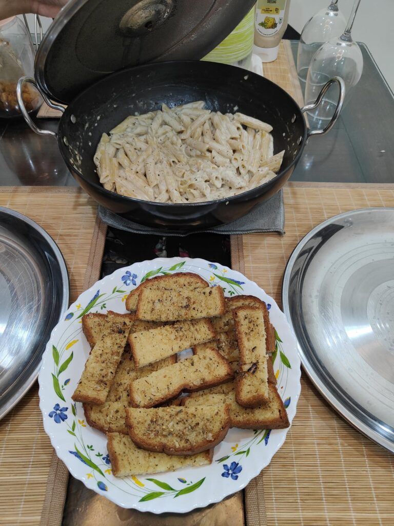 Who loves white sauce pasta 🍝