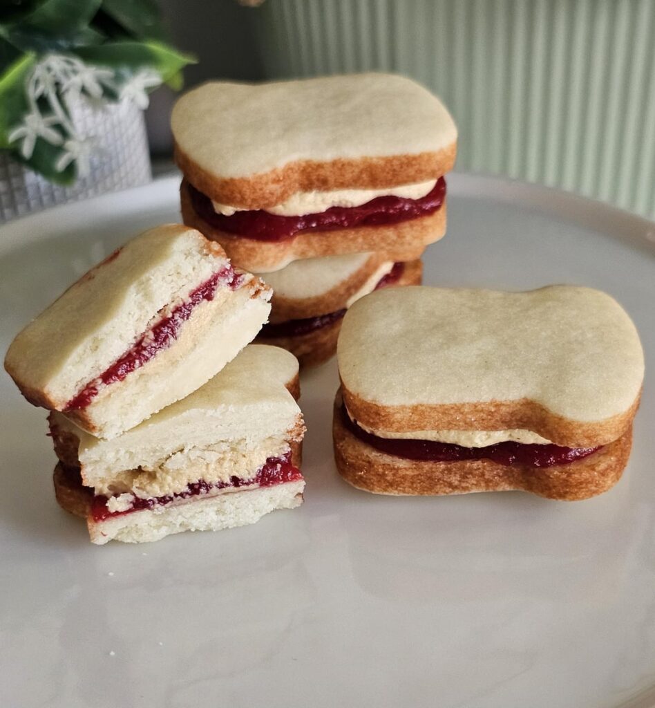 PB&J on (short)bread 😄