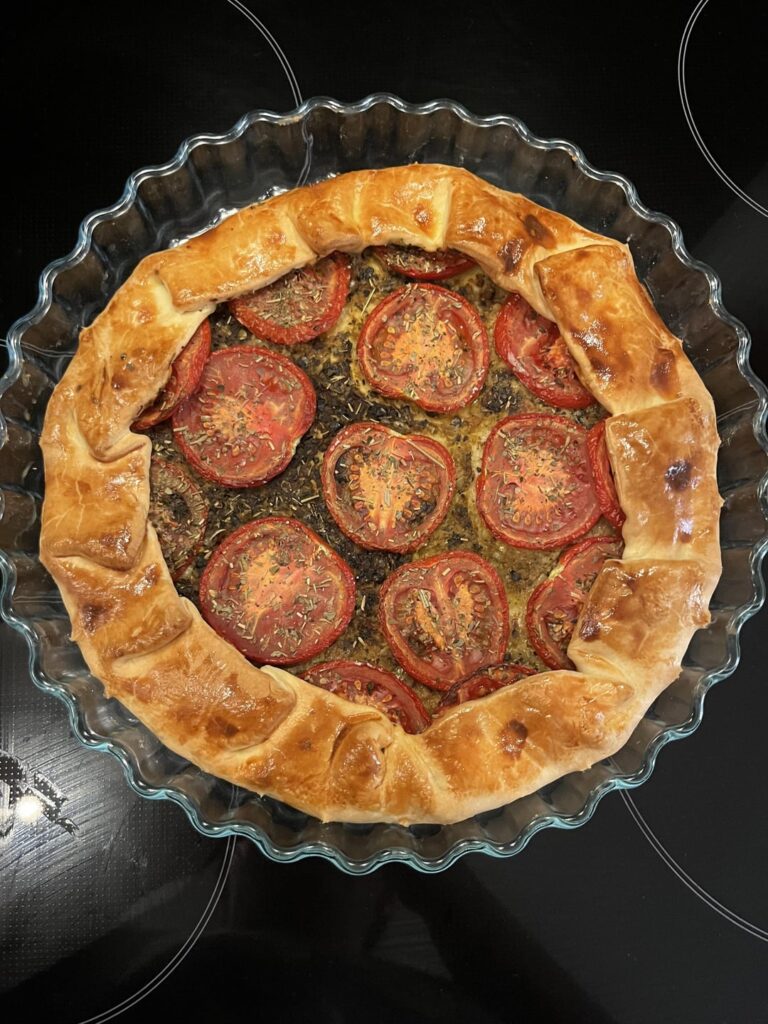 Easy weekday dinner - tomato olive tart