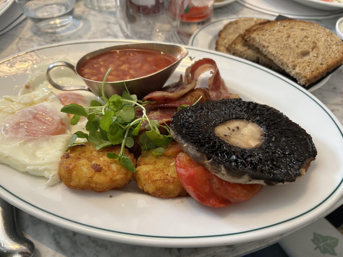 £17.75 The ivy (Black pudding under the shroom)