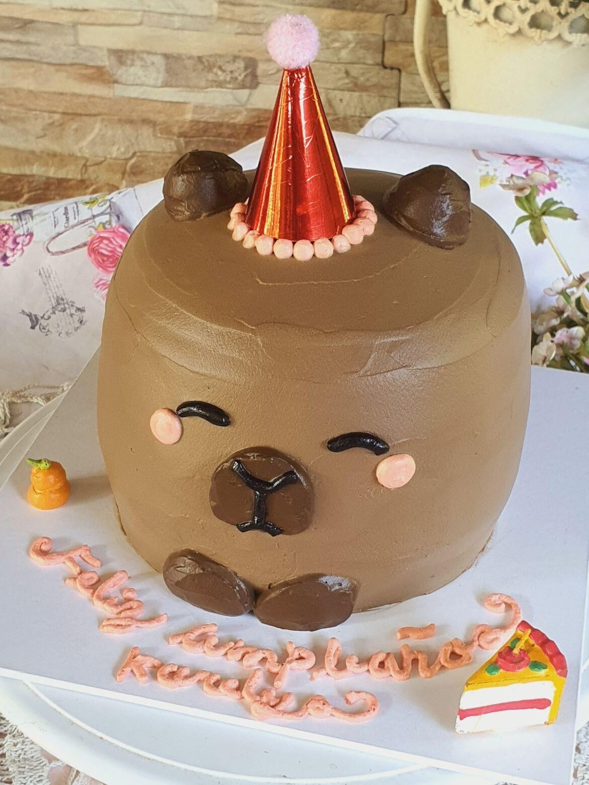 My first capybara cake for my little one. What do you think?