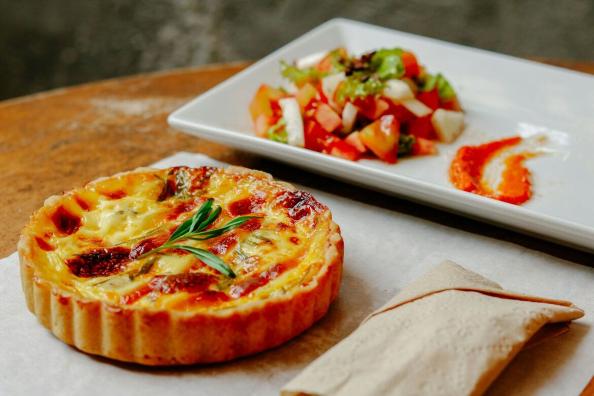 A quiche filled with cheese, one of the most popular French dishes (Photo: Unsplash)