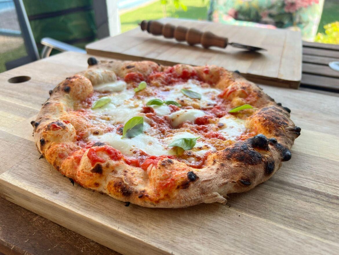 Homemade neapolitanian pizza