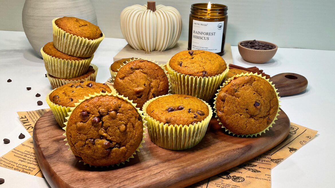 Soft and moist pumpkin chocolate chip muffins π Soft and moist pumpkin chocolate chip muffins π