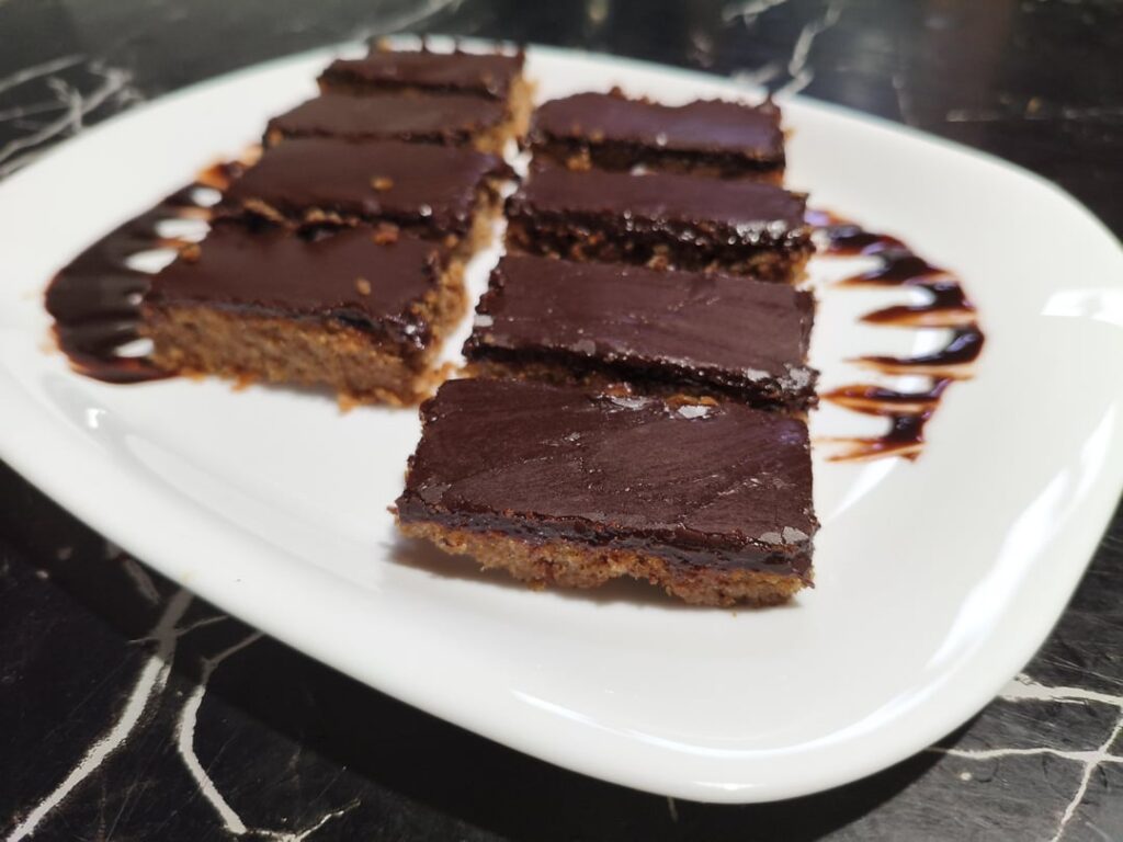 My aunt reminded me to make Karuzo cubes, the recipe is old, the cake is extra like all the old recipes Procedure and ingredients in the comments Enjoy 😘