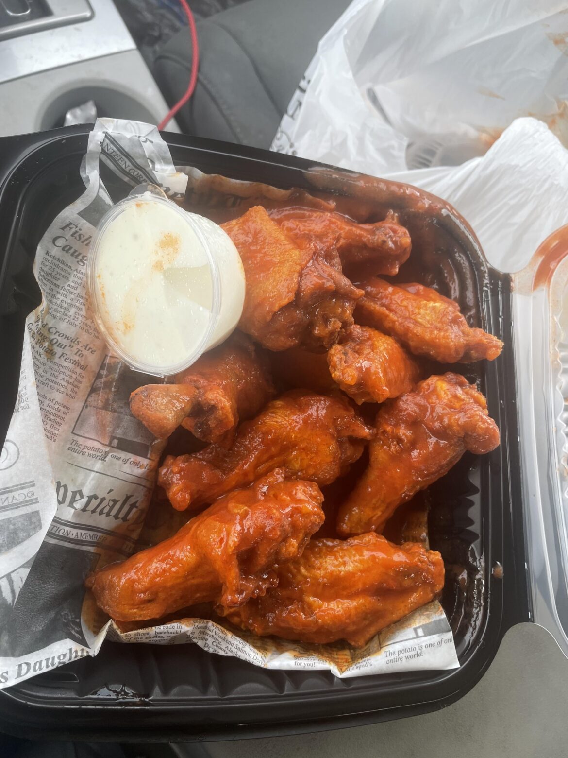 Mad Hippo Saloon are the best wings in Kissimmee, FL. Why are bar Wings so good ???