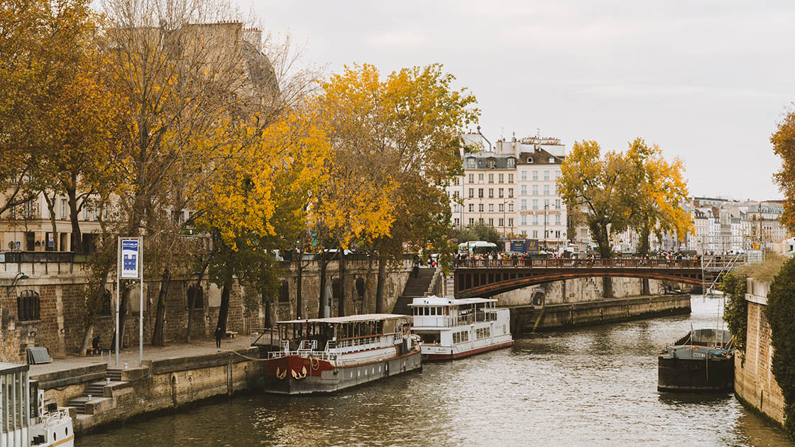 House boats docked along the River Seine in the heart of Paris. (©Joann Pai)