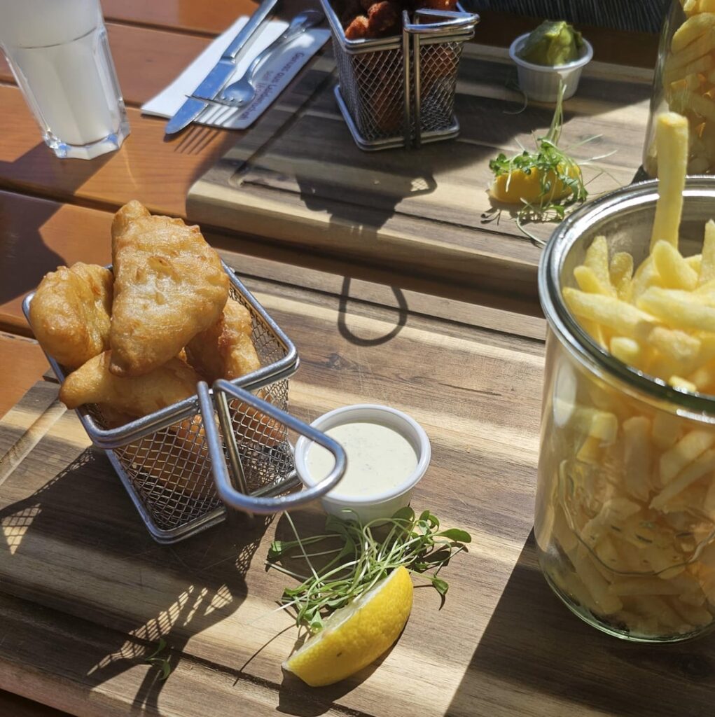 Zanderknusperli (fried zander nuggets) with tartar sauce, and Cauli Wings with guacamole sauce, in Kreuzlingen at Lake Constance, Switzerland