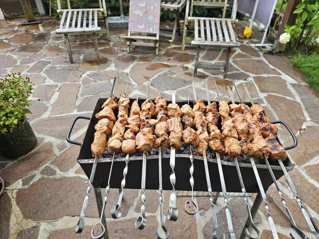 Read a comment that schaschlik is rarely seen here. Feast your eyes! Using my 25y old Mangal on three different occasions.