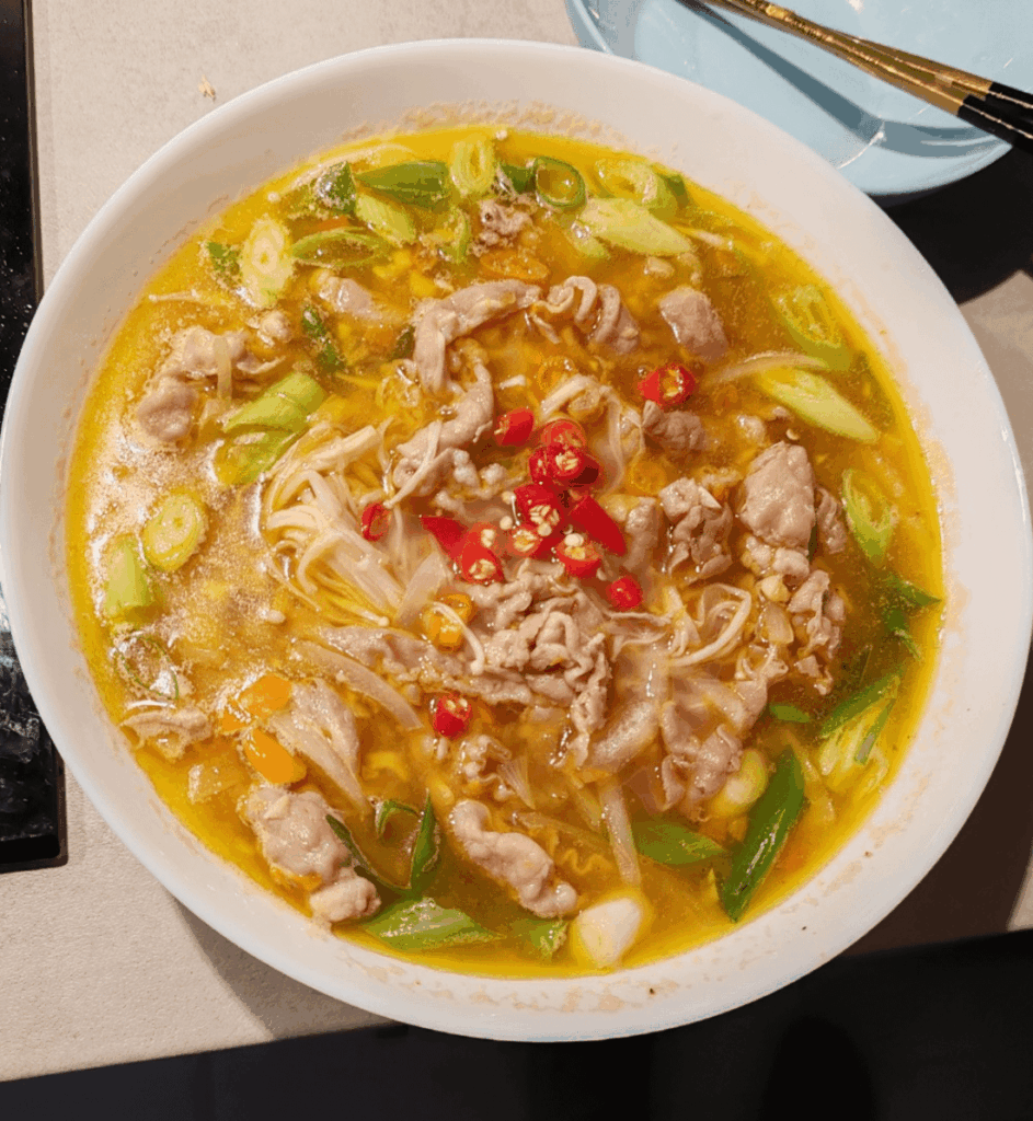 [homemade] Friend taught me how to cook Suan Tang Fei Nyu 酸汤肥牛