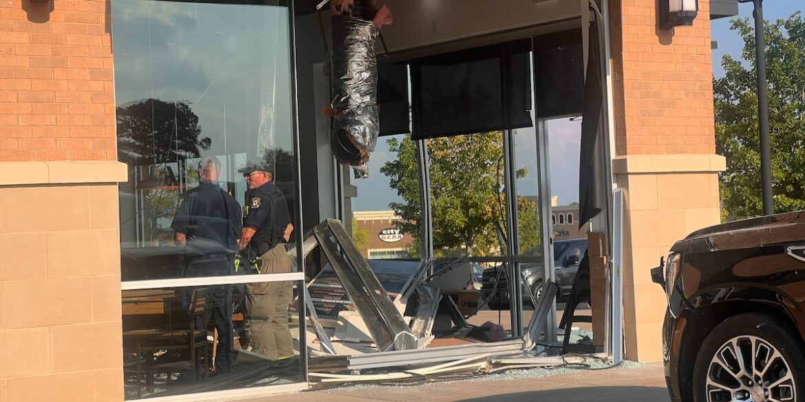 Vehicle crashes through South Tyler restaurant windows Vehicle crashes through South Tyler restaurant windows
