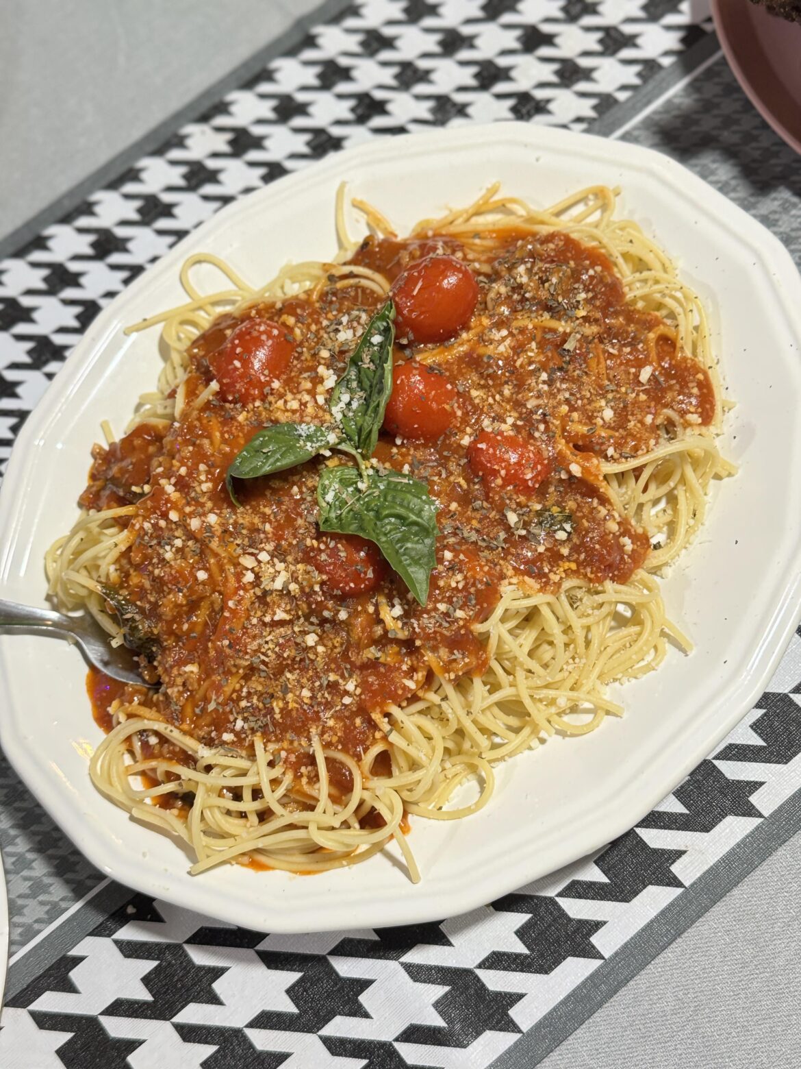 My mother cooked a tomato & herb pasta and fried chicken for my sister’s birthday