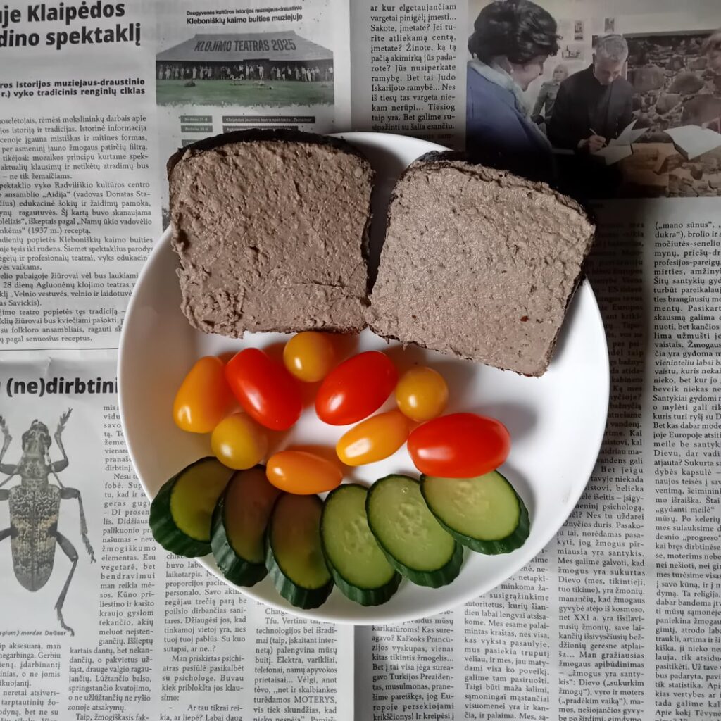 Breakfast. Rye bread with Riga Gold Smoked sprats pate 🐟🍅🥒 You'll need a can opener, just like back in the day!