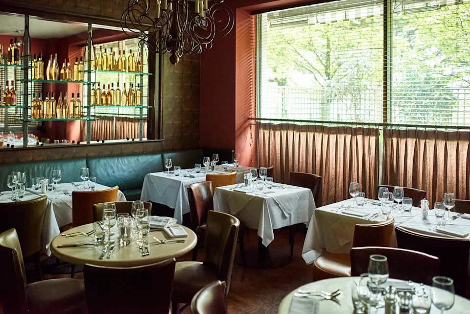 Place settings in empty restaurant, food and drink industry, preparation, tidy