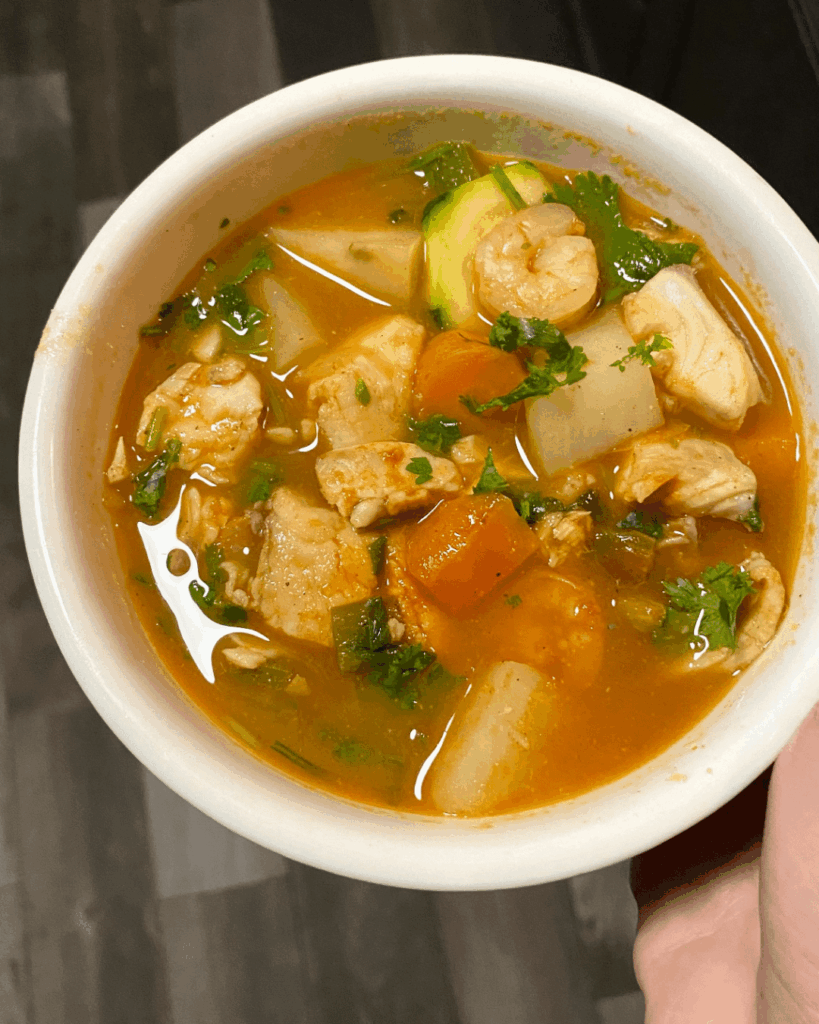 sopa de pescado for dinner🐟🍤🥣