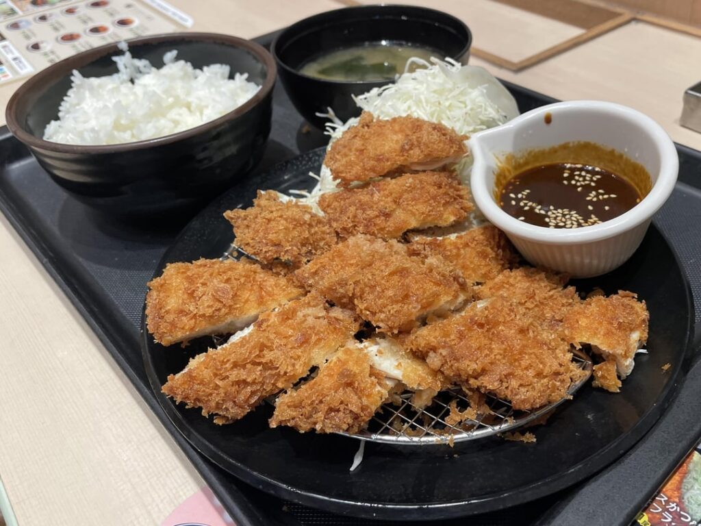 $4.75(¥700) Chicken-Katsu Set Meal (Free refills on rice & miso-soup)