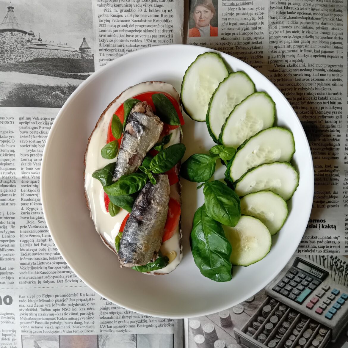 Brunch. Fresh basil ties it all together 🍅🥒🐟🍃