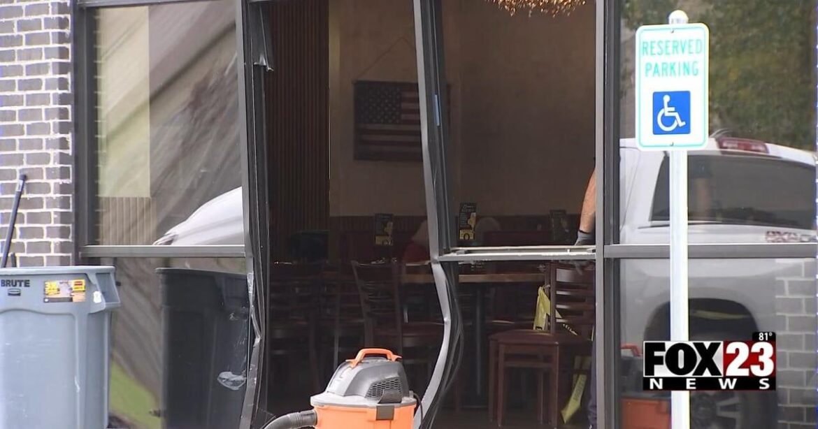 Broken Arrow restaurant reopens after car crashed into building | News