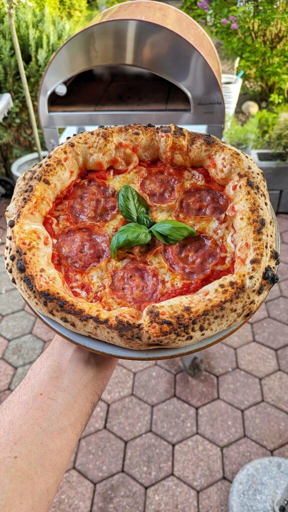 Neapolitan pizza in Emozione gas oven