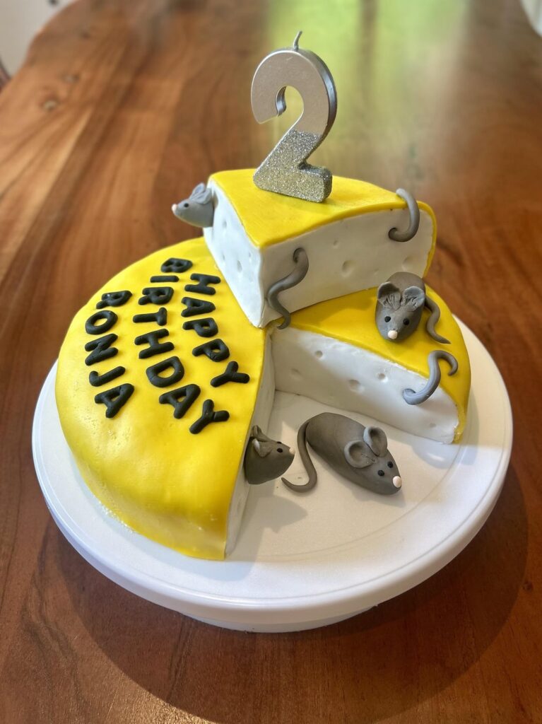 mouse-cake for my daughter's second birthday!🐭🧀