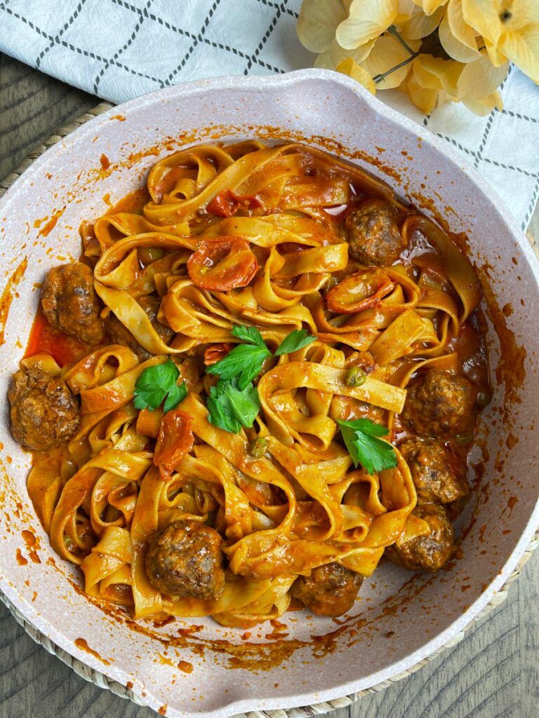 Quick pasta with meatballs, super delicious