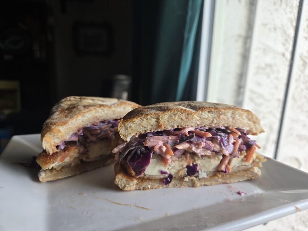 Tofukatsu sandwiches with a spicy summer slaw🖤🩷💜