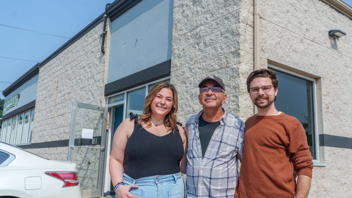 Family opens Italian beef business in Peoria Heights Family opens Italian beef business in Peoria Heights
