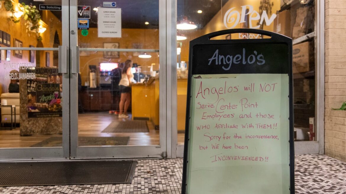 CenterPoint bills spark an angry sign outside Evansville restaurant CenterPoint bills spark an angry sign outside Evansville restaurant