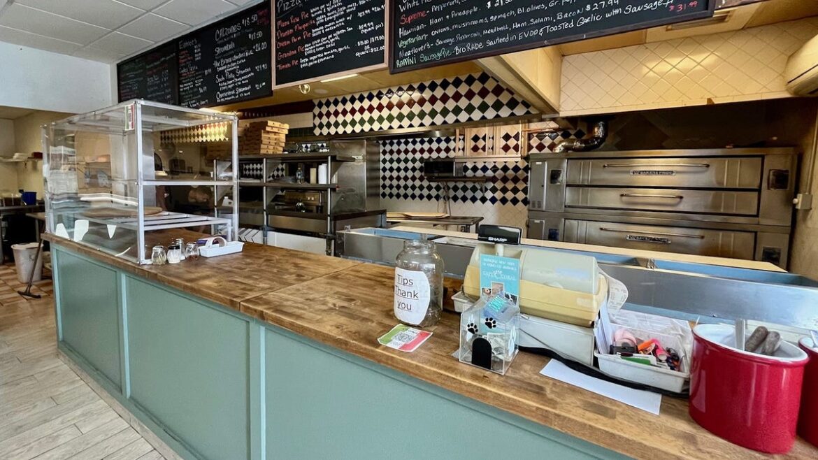 Leone’s Italian Market & Pizzeria, Cape Coral’s oldest eatery, closes Leone's Italian Market & Pizzeria, Cape Coral's oldest eatery, closes