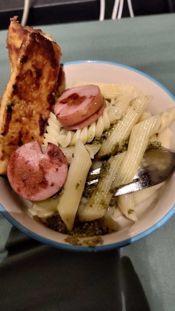 My friend and her bf are two broke students in love. Yesterday's romantic dinner