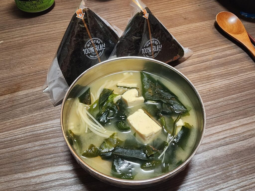 I made miso soup and umeboshi onigiri for my gf!