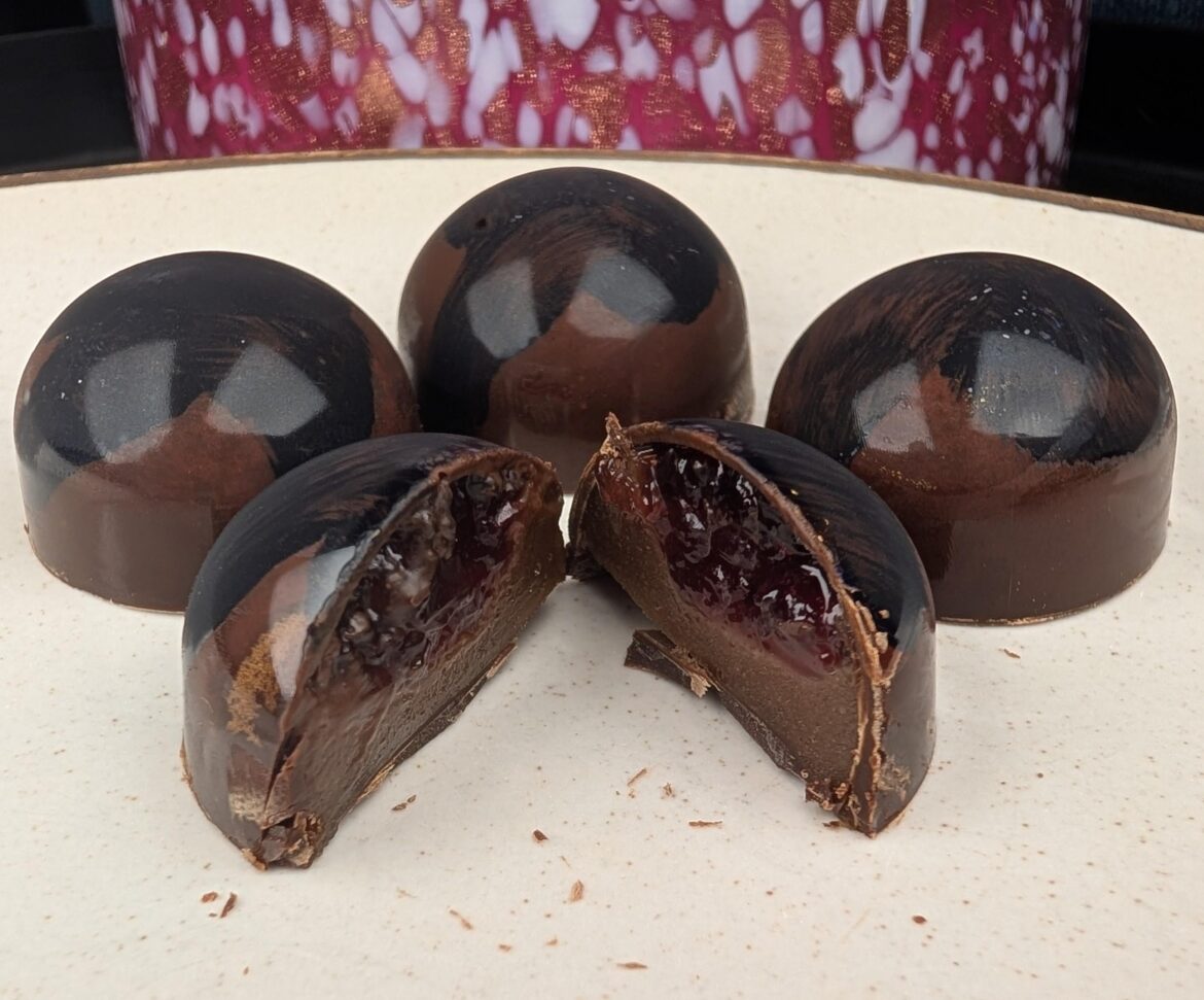 [homemade] Peanut butter and jelly bonbons