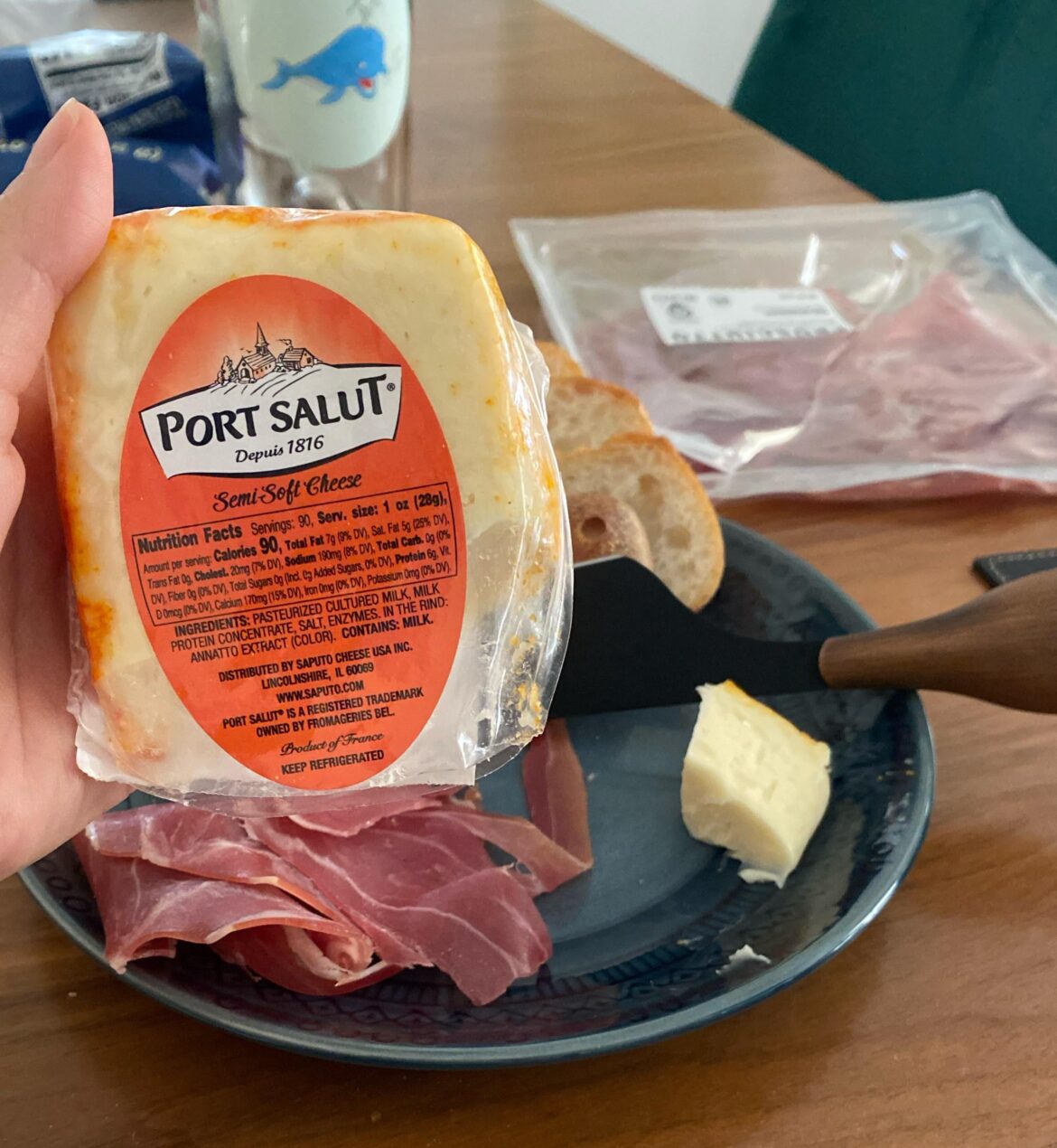 Port Salut has a sour flavor?