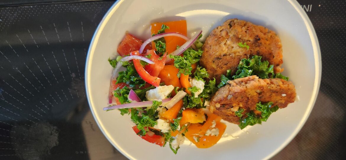 Salmon cakes with salad ?