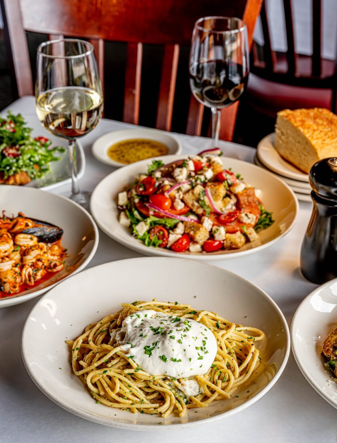 Best Lunch Spots in Nashville for Business Meetings, Midday Breaks & Local Flavor