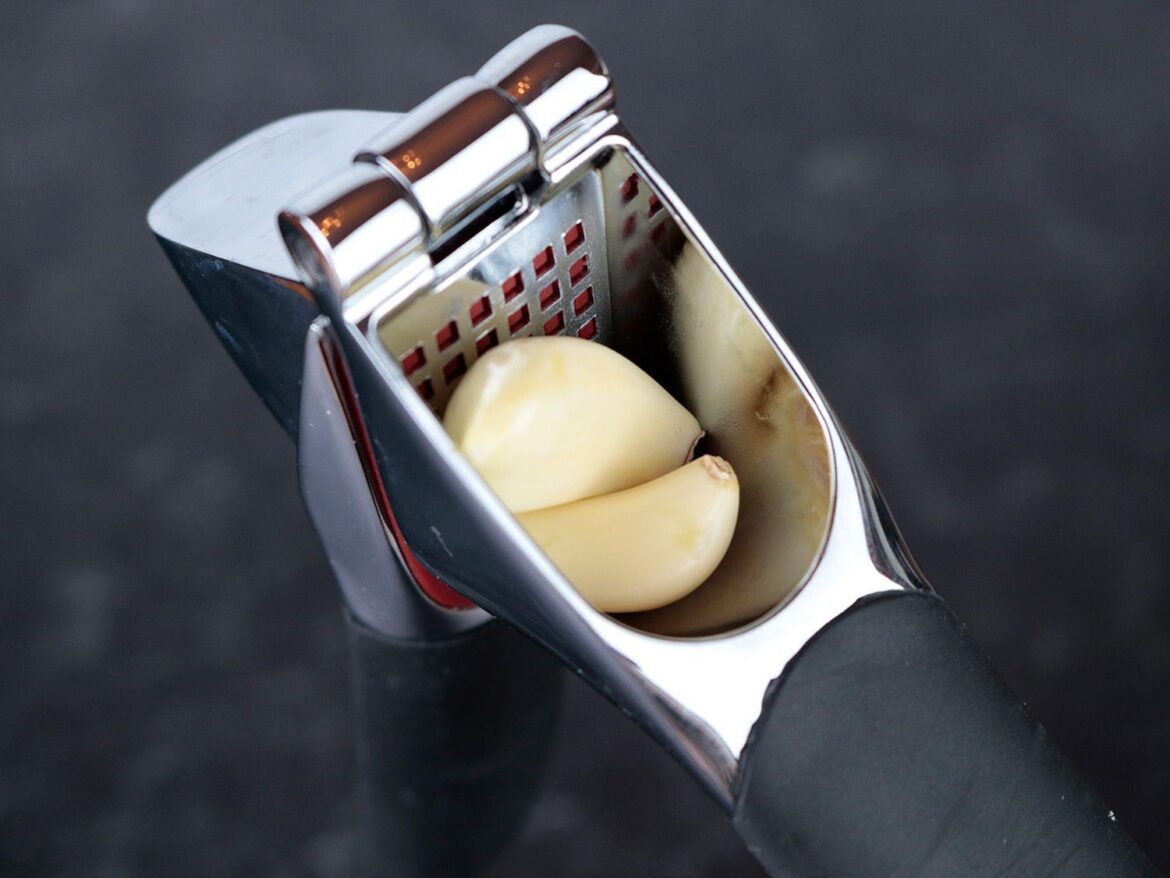 Garlic press recommendation: OXO Good Grips vs. Zyliss Susi 3? Garlic press recommendation: OXO Good Grips vs. Zyliss Susi 3?