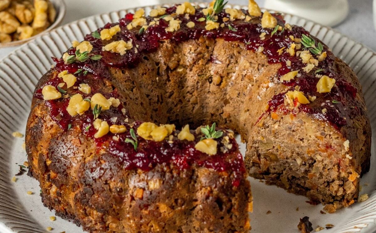 Orange and cranberry roast wreath