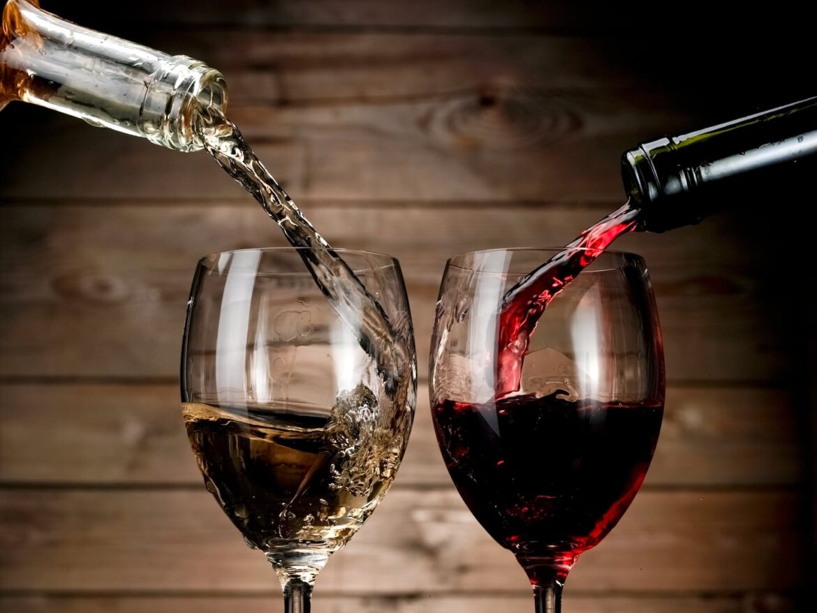 Brown study finds no difference in cancer risk between red and white wine Researchers at Brown University found that for skin cancer, "there is a positive association with white wine, but not with red wine.”